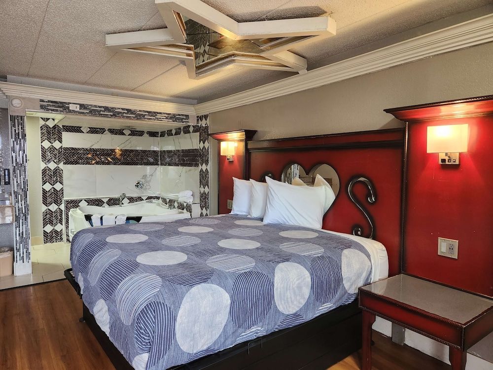 Honeymoon Suite, 1 King Bed, Smoking