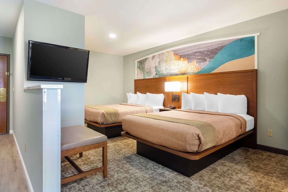 Best Western Plus Ahtanum Inn Suite, 2 Queen Beds, Kitchen, Poolside (Full Kitchen) 2