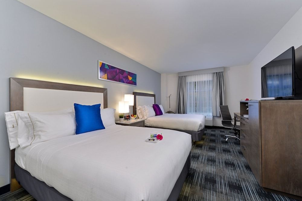 undefined Holiday Inn Express & Suites San Diego - Mission Valley by IHG 2