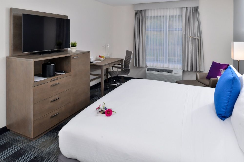 Standard Room, 1 King Bed