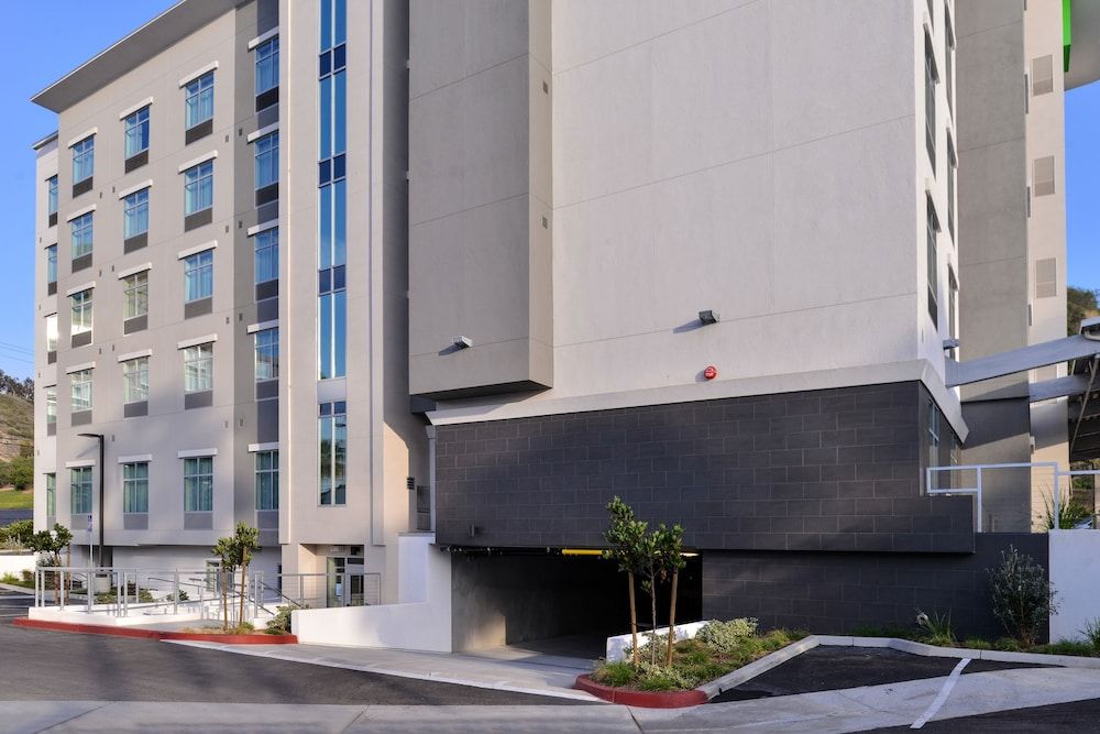 undefined Holiday Inn Express & Suites San Diego - Mission Valley by IHG 8