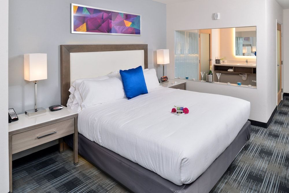 Suite, 1 King Bed, Jetted Tub
