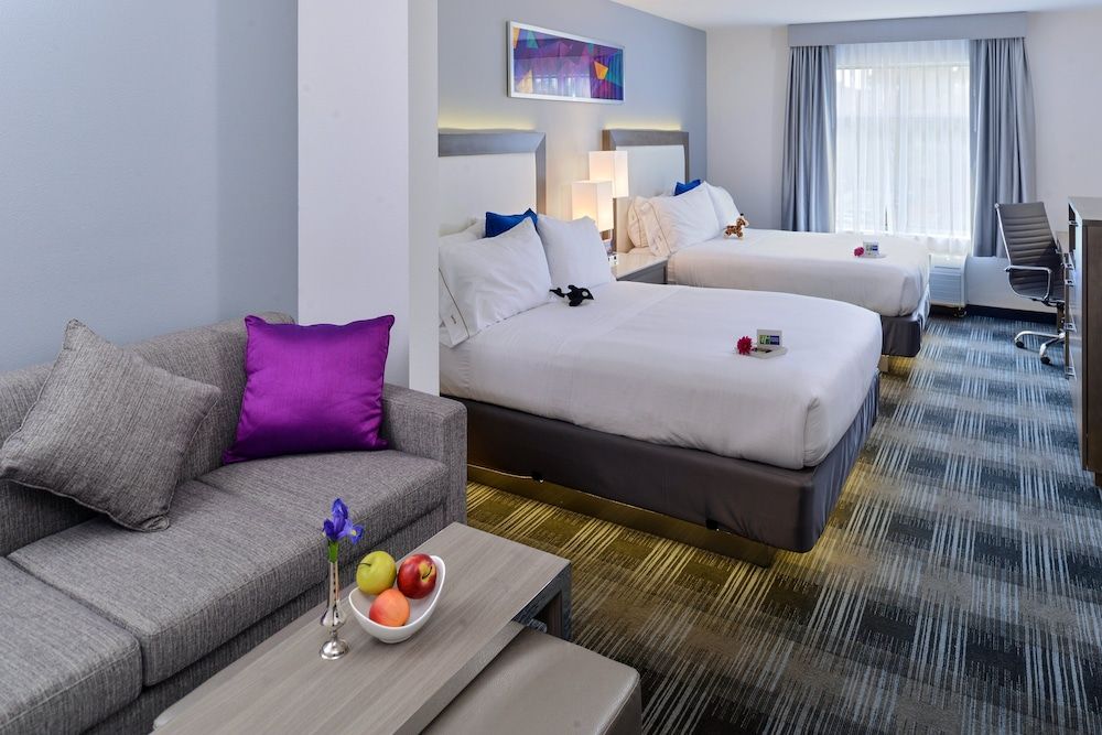 undefined Holiday Inn Express & Suites San Diego - Mission Valley by IHG 5