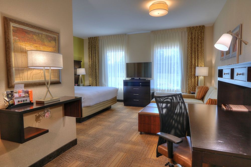 Staybridge Suites Knoxville-West by IHG Studio Suite, 1 King Bed, Accessible, Kitchen (Comms, Mobility, Accessible Tub) 2