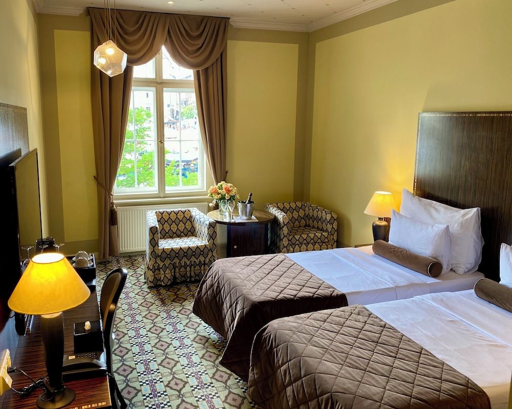 Grandezza Hotel Luxury Palace Deluxe Twin Room