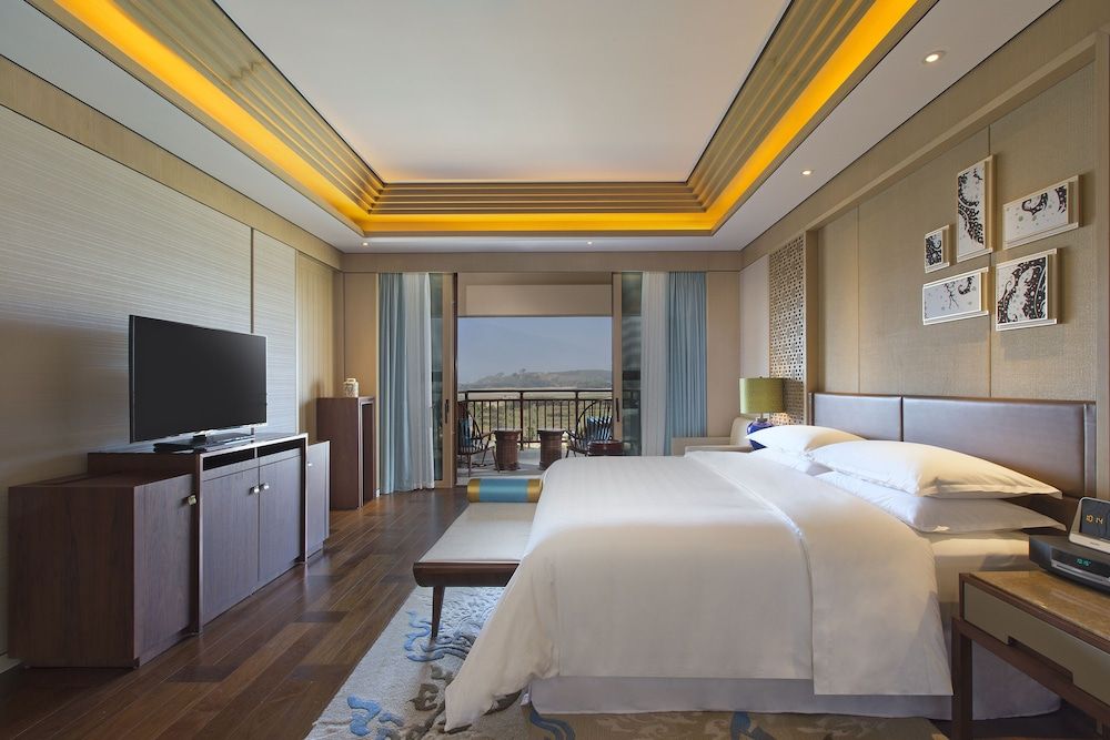 Sheraton Grand Xishuangbanna Hotel Ambassador Suite, 1 Bedroom Larger Suite, 1 King, Balcony 2