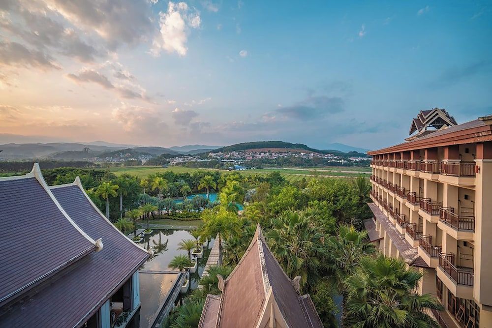 Sheraton Grand Xishuangbanna Hotel Family room, 1 King, Garden view 4