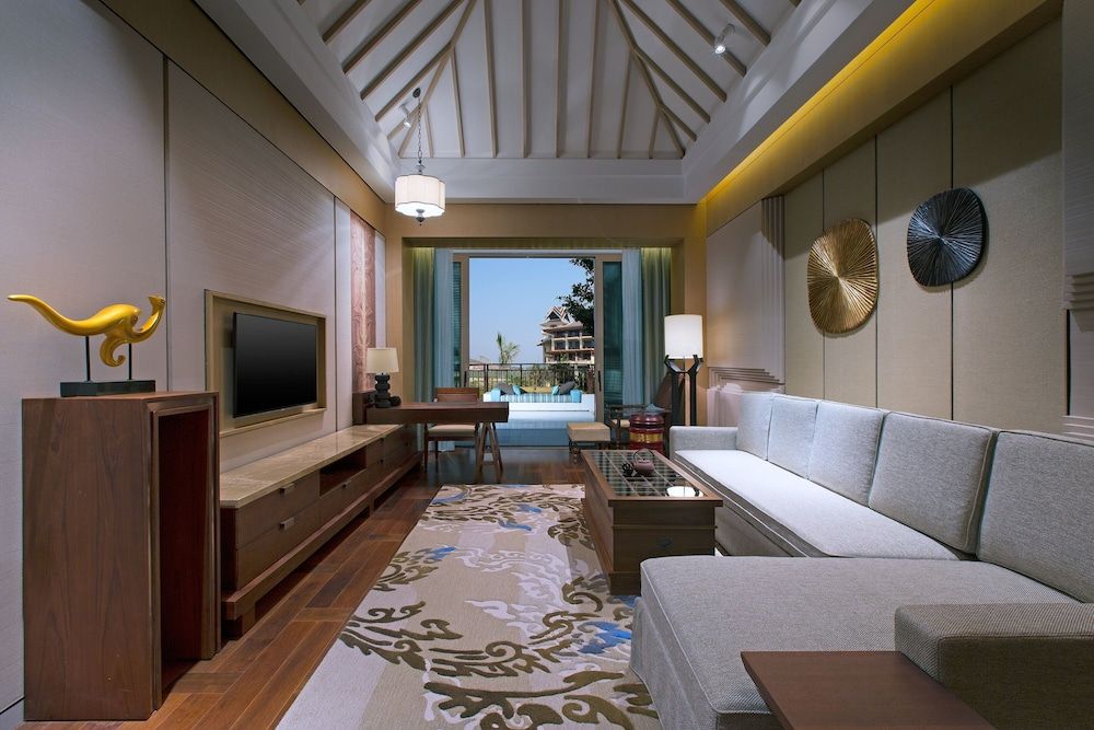 Sheraton Grand Xishuangbanna Hotel Premier Suite, 1 Bedroom Suite, 1 King, Garden view, Balcony