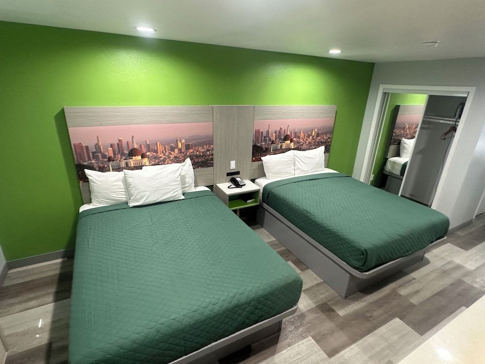 Garden Inn Standard Room, 2 Queen Beds 4