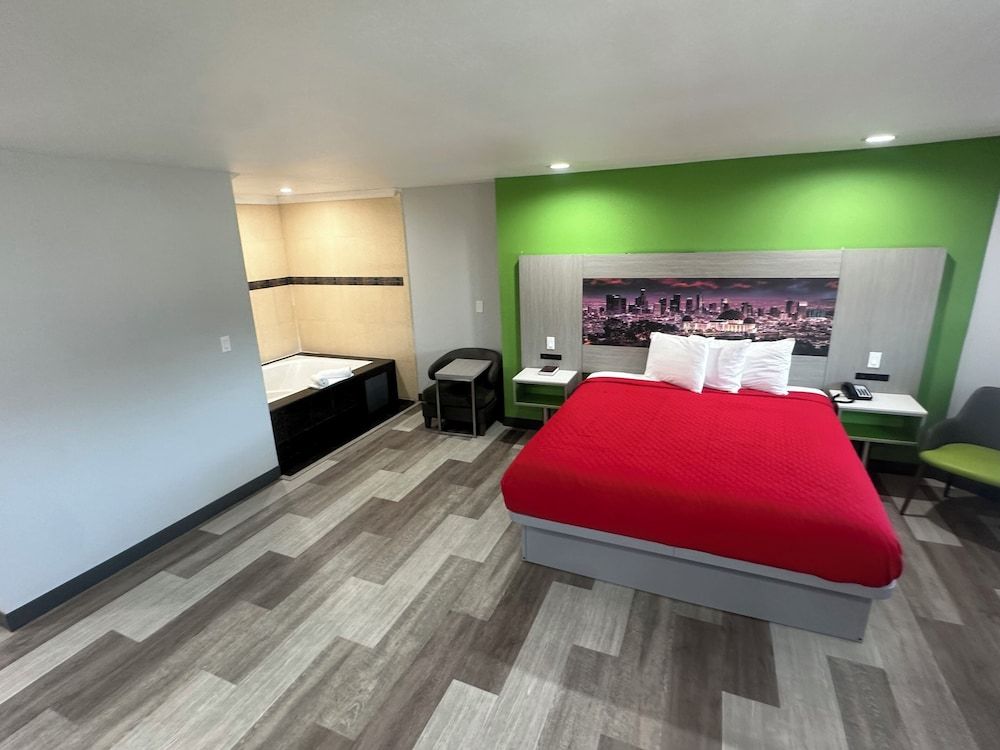 Garden Inn Room, Jetted Tub 5