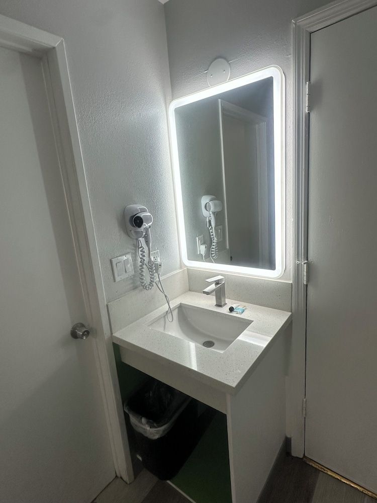 Garden Inn Standard Room, 2 Queen Beds 5