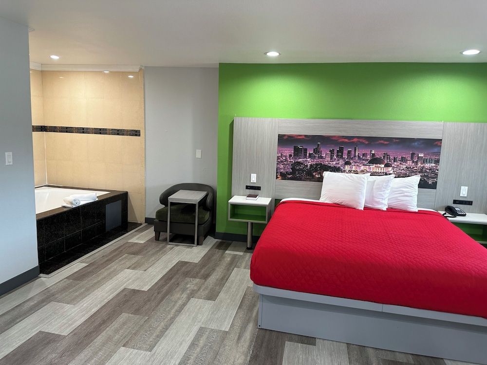 Garden Inn Room, Jetted Tub 2