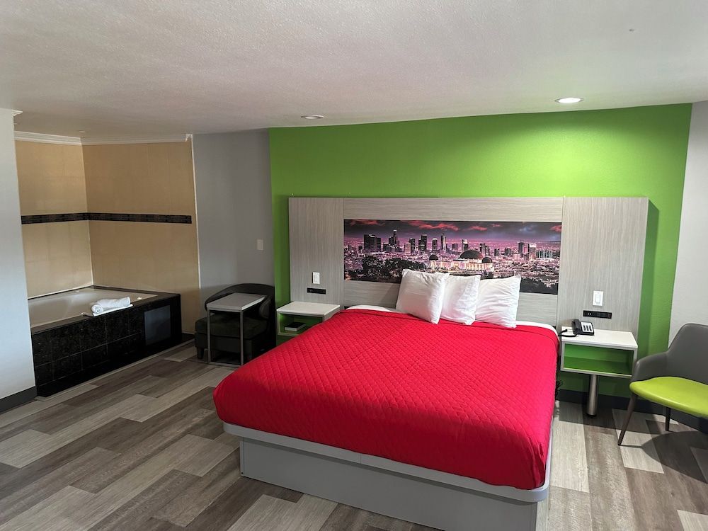 Garden Inn Room, Jetted Tub 3