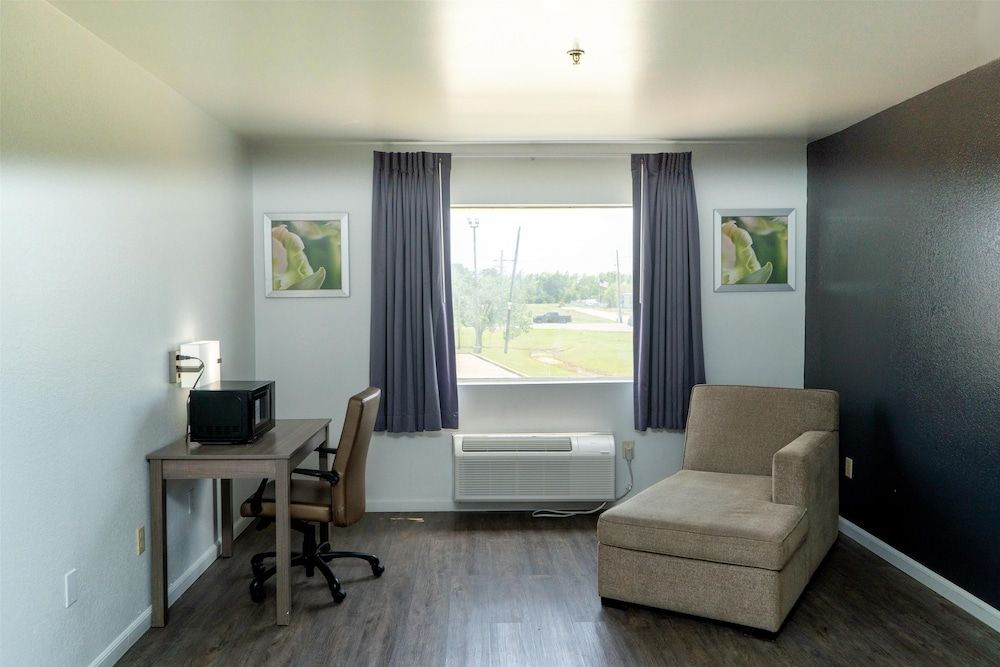 Americas Best Value Inn Donaldsonville Room, 1 King Bed 14