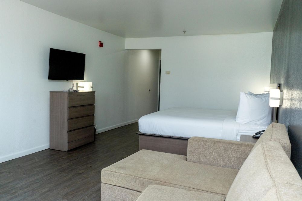 Americas Best Value Inn Donaldsonville Room, 1 King Bed 2