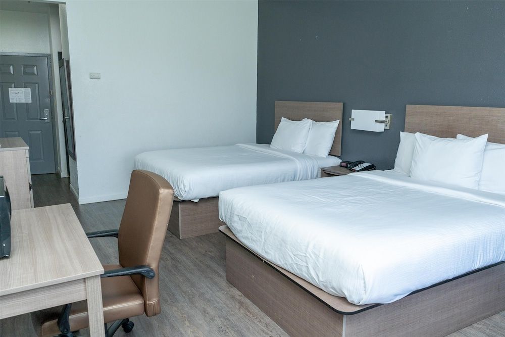 Americas Best Value Inn Donaldsonville Room, 2 Queen Beds 6