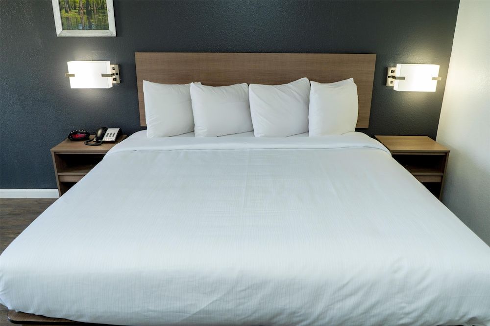 Americas Best Value Inn Donaldsonville Room, 1 King Bed 8