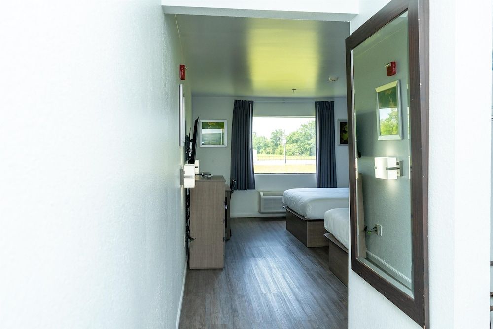 Americas Best Value Inn Donaldsonville Room, 2 Queen Beds 10