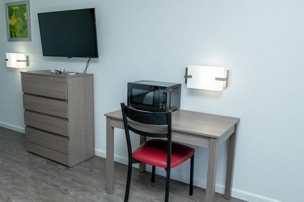 Americas Best Value Inn Donaldsonville Room, 2 Queen Beds 9