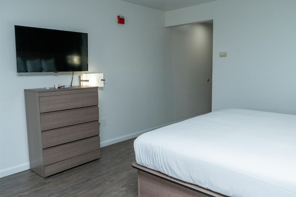 Americas Best Value Inn Donaldsonville Room, 1 King Bed 5