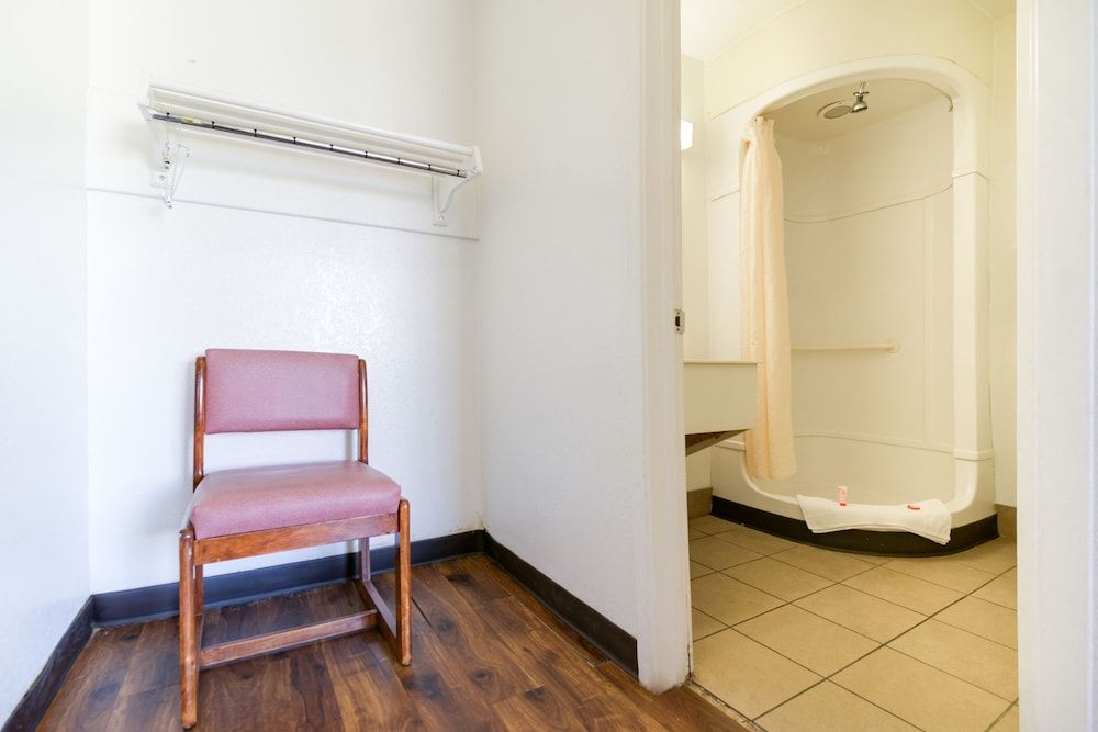 OYO Hotel South Bend - Campus Room, 2 Double Beds, Non Smoking 11