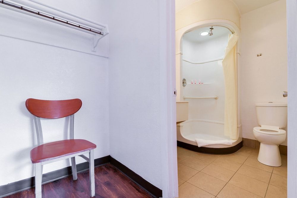 OYO Hotel South Bend - Campus Room, 2 Double Beds, Non Smoking 8