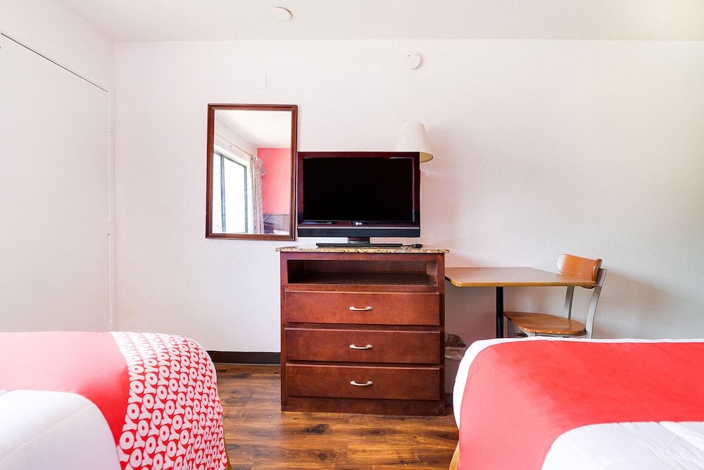 OYO Hotel South Bend - Campus Room, 2 Double Beds, Non Smoking 10