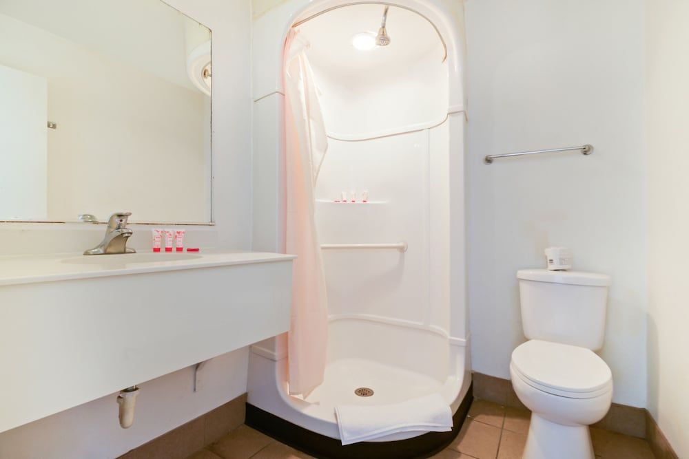 OYO Hotel South Bend - Campus Room, 2 Double Beds, Non Smoking 9