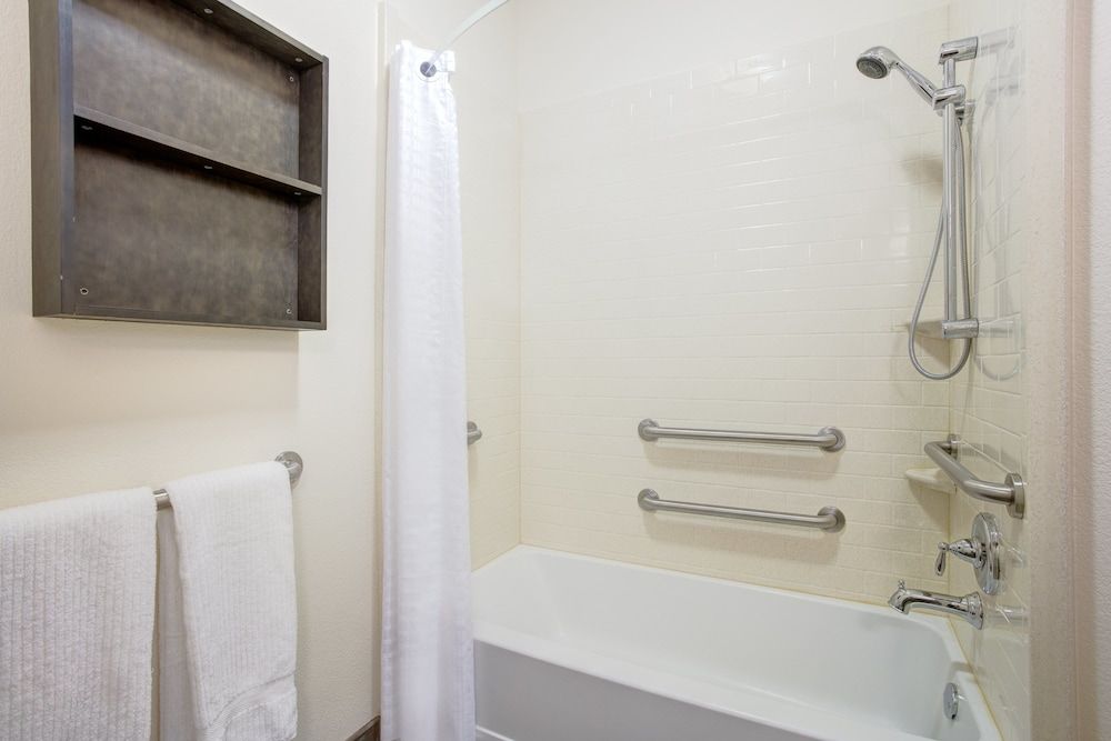 Studio Suite, 1 Queen Bed, Accessible (Accessible Tub)