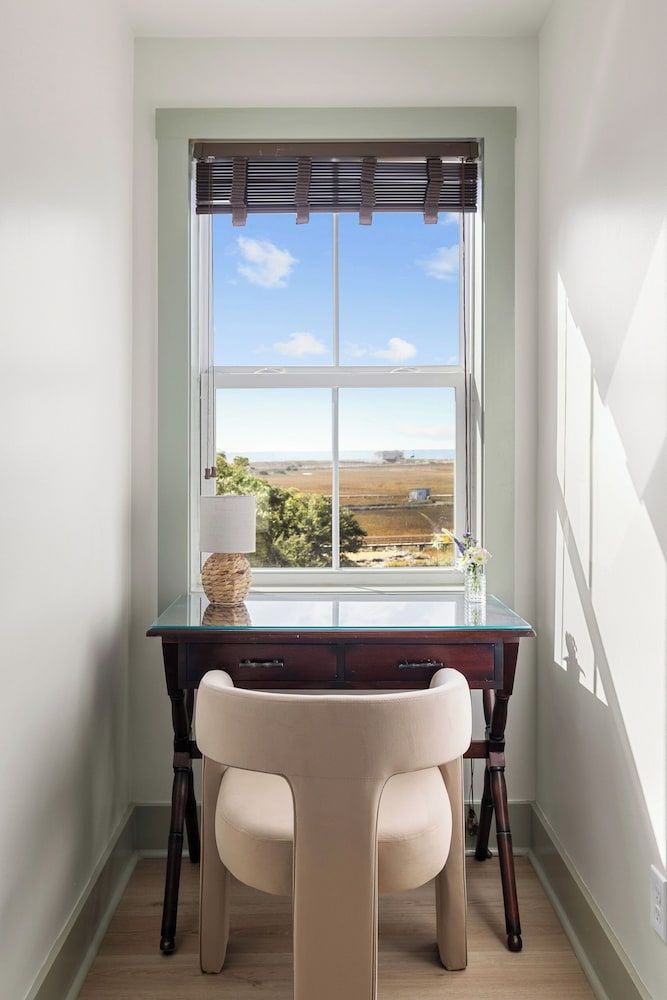 Regatta Inn Folly Beach Deluxe Room, 1 King Bed, River View 4