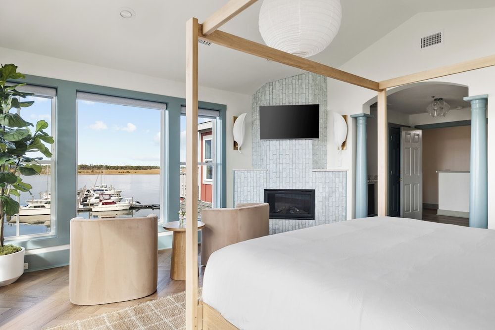 Regatta Inn Folly Beach Deluxe Room, 1 King Bed, River View, Garden Area 2