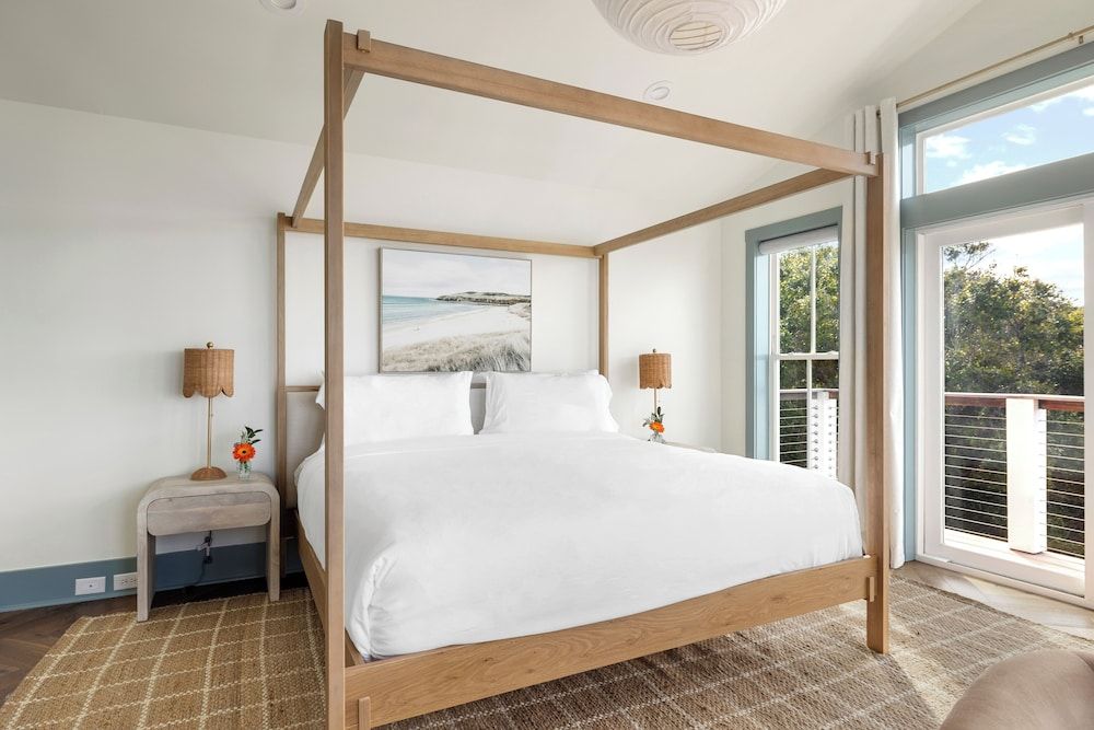 Regatta Inn Folly Beach Deluxe Room, 1 King Bed, River View, Garden Area 3