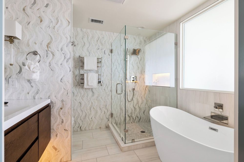 Regatta Inn Folly Beach Deluxe Room, 1 King Bed, River View, Garden Area 9