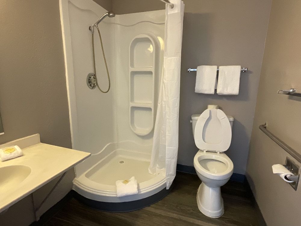 Motel 6 Ely, NV Standard Room, 1 King Bed, Non Smoking 12