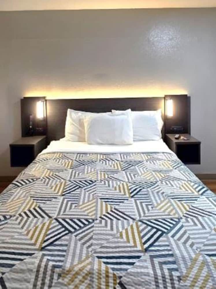 Motel 6 Slidell, LA - New Orleans Standard Room, 1 Queen Bed, Non Smoking