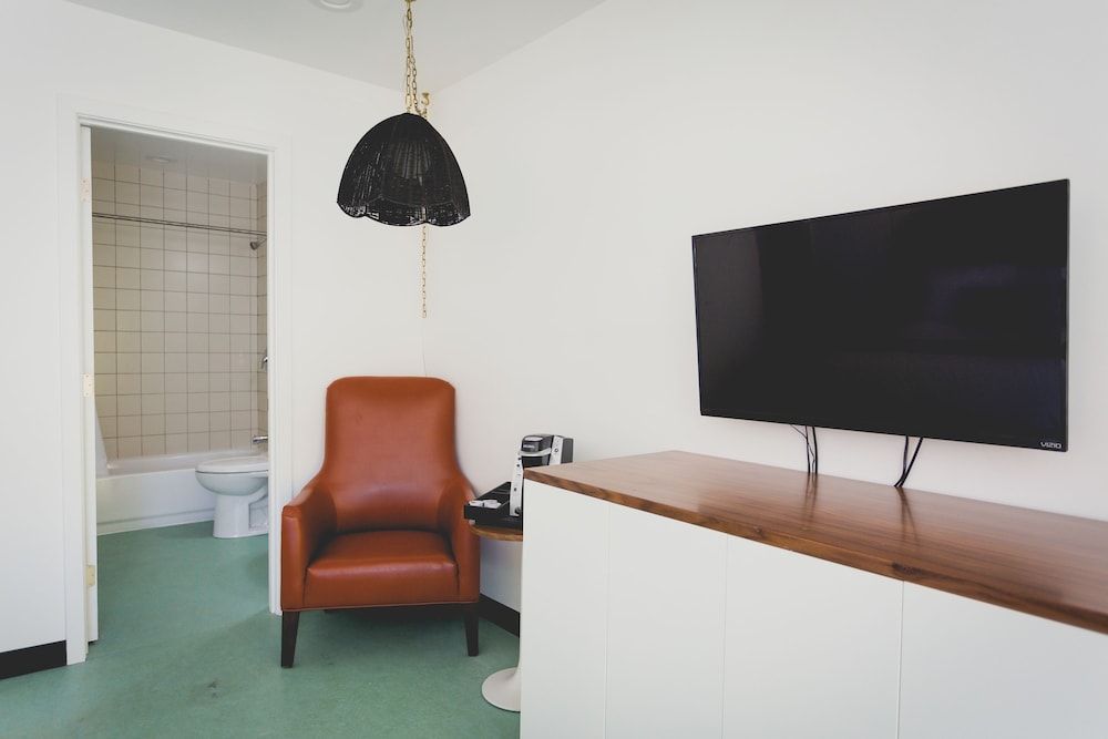 Mylo Hotel Standard Room, 1 Queen Bed, Kitchenette 10