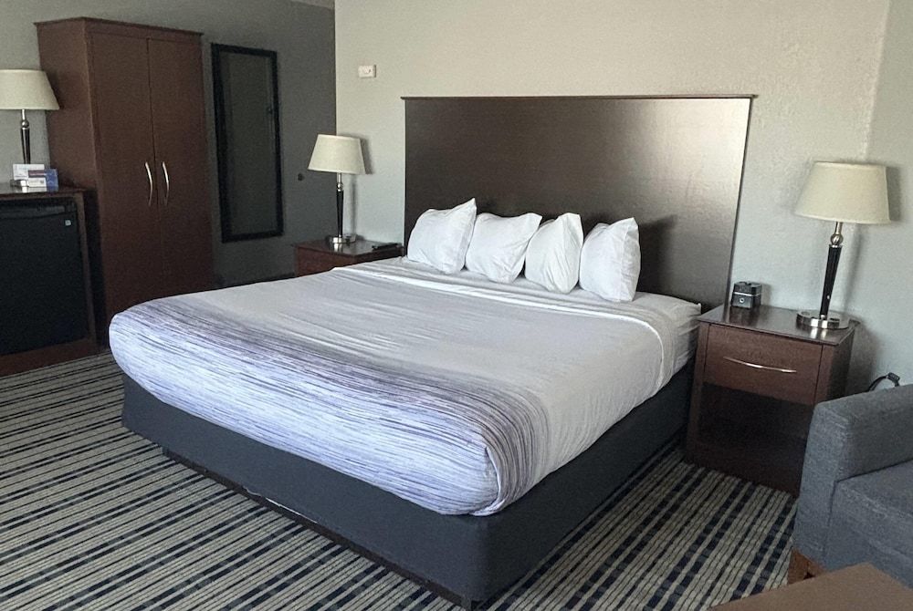Superior Studio Suite, 1 King Bed, Non Smoking, Hot Tub