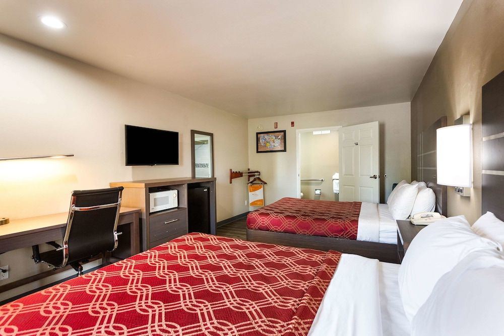 Room, 2 Queen Beds, Non Smoking