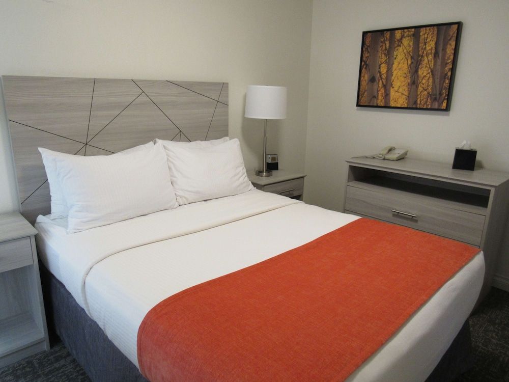 Best Western Inn Tooele Family Suite, Multiple Beds, Non Smoking, Refrigerator & Microwave (with Sofabed) 2