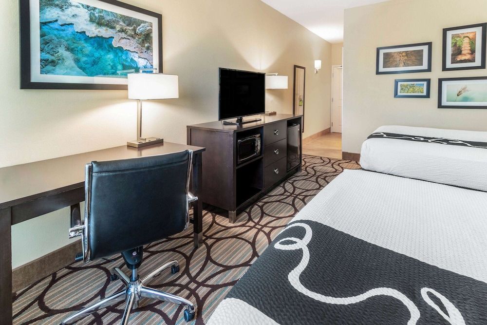 Room, 2 Queen Beds, Accessible, Non Smoking (Mobility/Hearing Impaired Accessible)