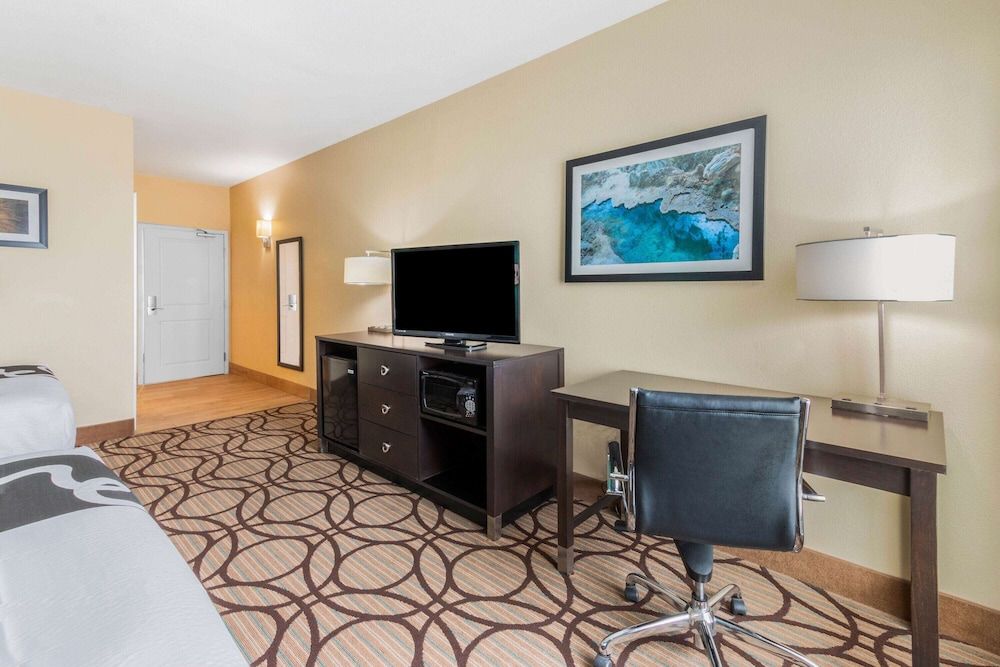 Room, 2 Queen Beds, Non Smoking