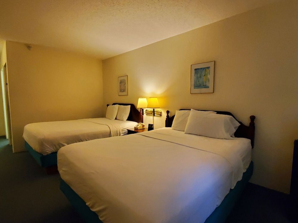 Voyager Inn Standard Room, 2 Queen Beds 3