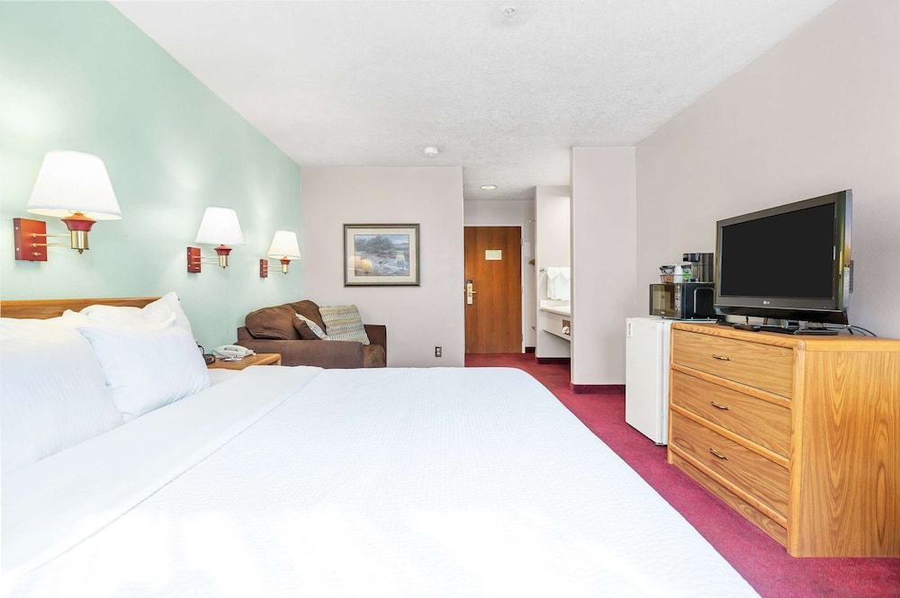 Americas Best Value Inn Cedar City Room, 1 King Bed, Non Smoking 7