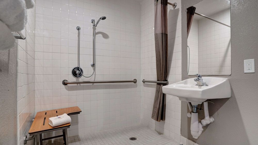 Motel 6 Arcata, CA - Cal Poly Humboldt Standard Room, 1 Double Bed, Accessible, Non Smoking 8