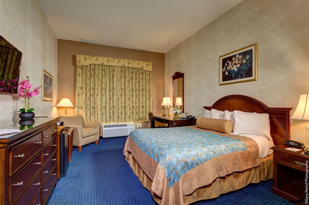 Standard Room, 1 Queen Bed, Accessible, Bathtub