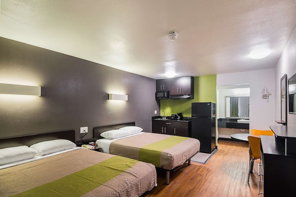 Standard Room, 2 Queen Beds, Non Smoking