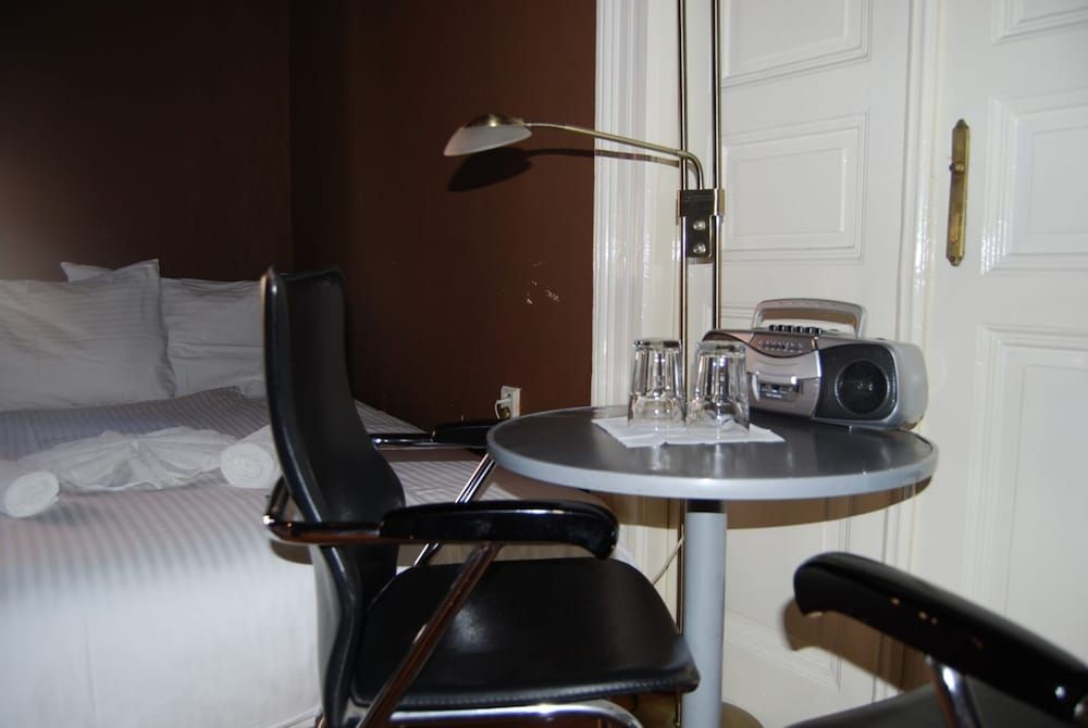 Club Hotel Praha Standard Triple Room with Shower 3