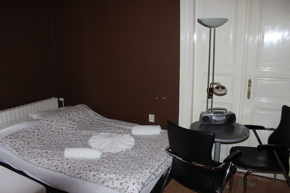 Club Hotel Praha Standard Triple Room with Shower 2