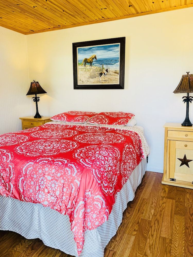 Snug Harbor Marina and Hotel