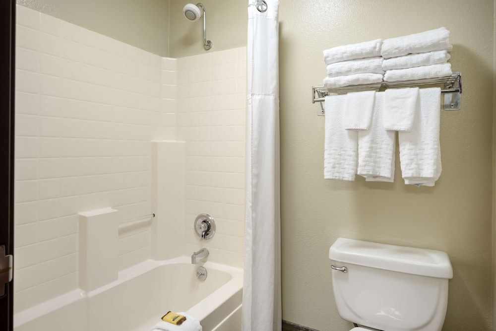 Best Western Plus Walla Walla Suites Inn Standard Room, 2 Queen Beds, Non Smoking, Refrigerator & Microwave 3